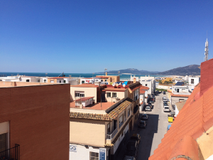 Alquiler de ático por días en Tarifa pueblo con vistas. Alquiler vacacional. Vistas. Tarifa inmobiliaria.